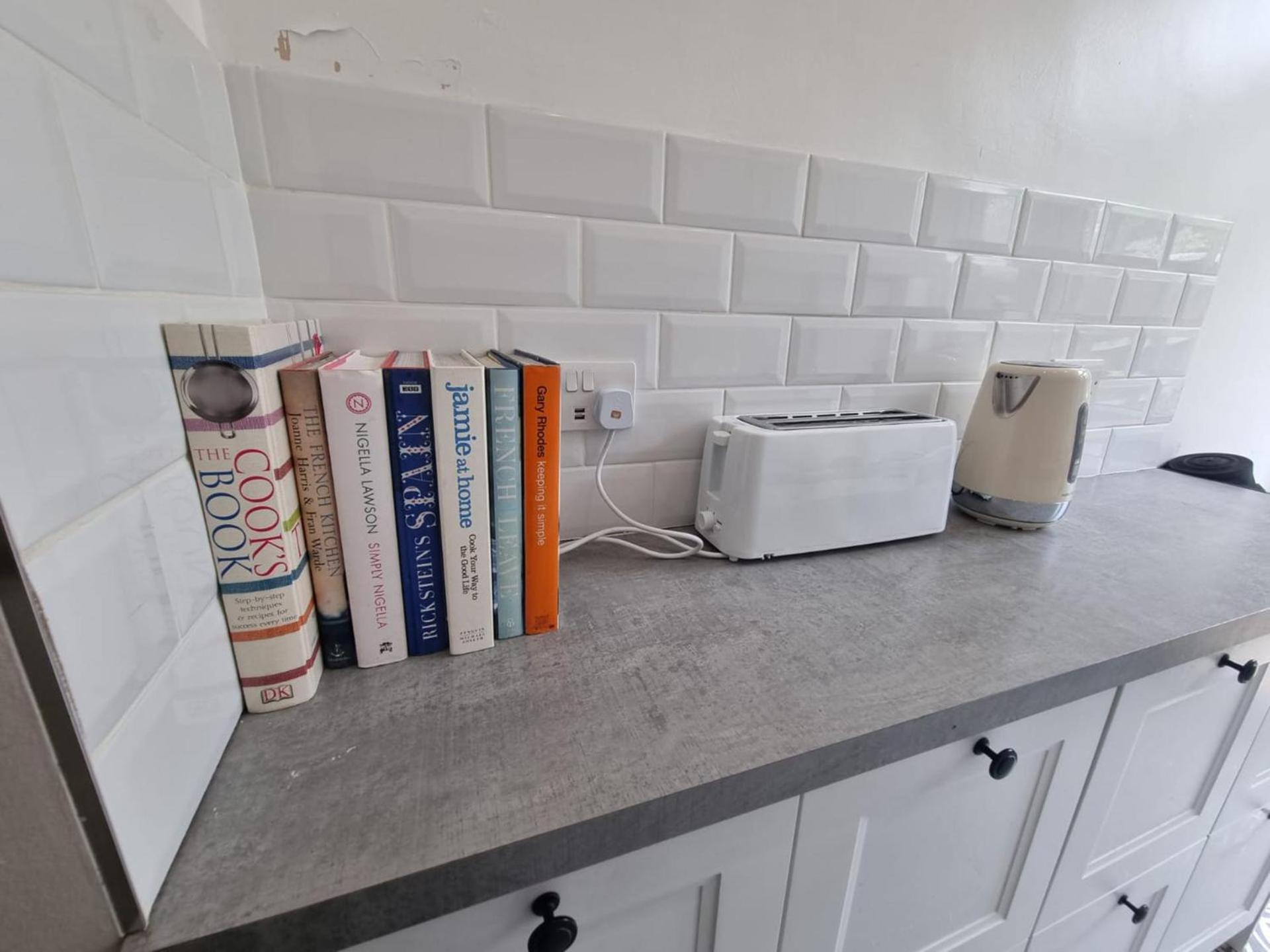 Large 4 Bed Terraced House *