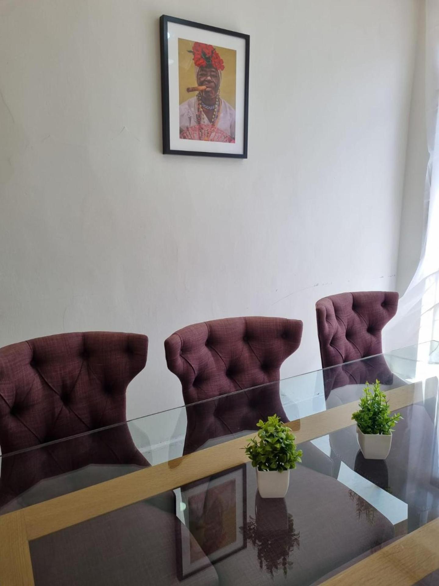 Large 4 Bed Terraced House Londra