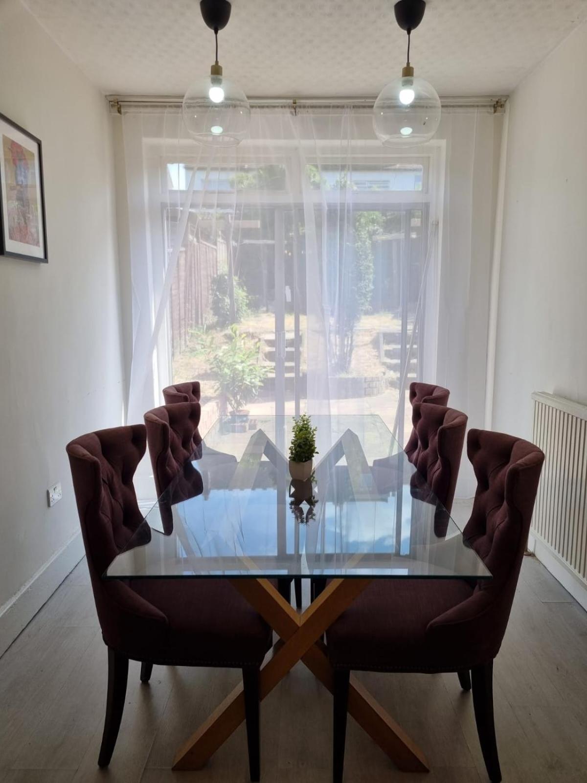 Large 4 Bed Terraced House Casa vacanze *