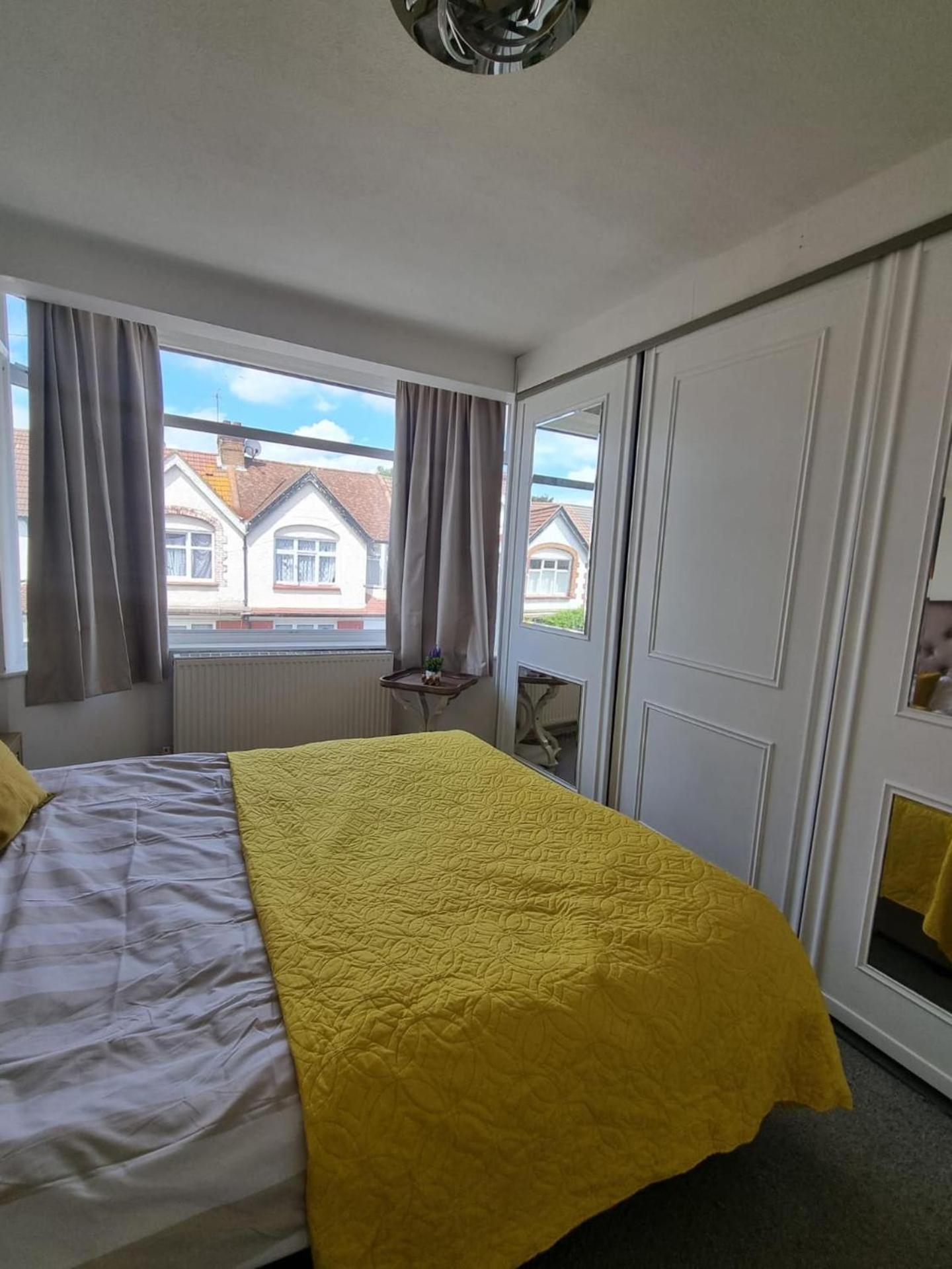 Large 4 Bed Terraced House Casa vacanze Londra
