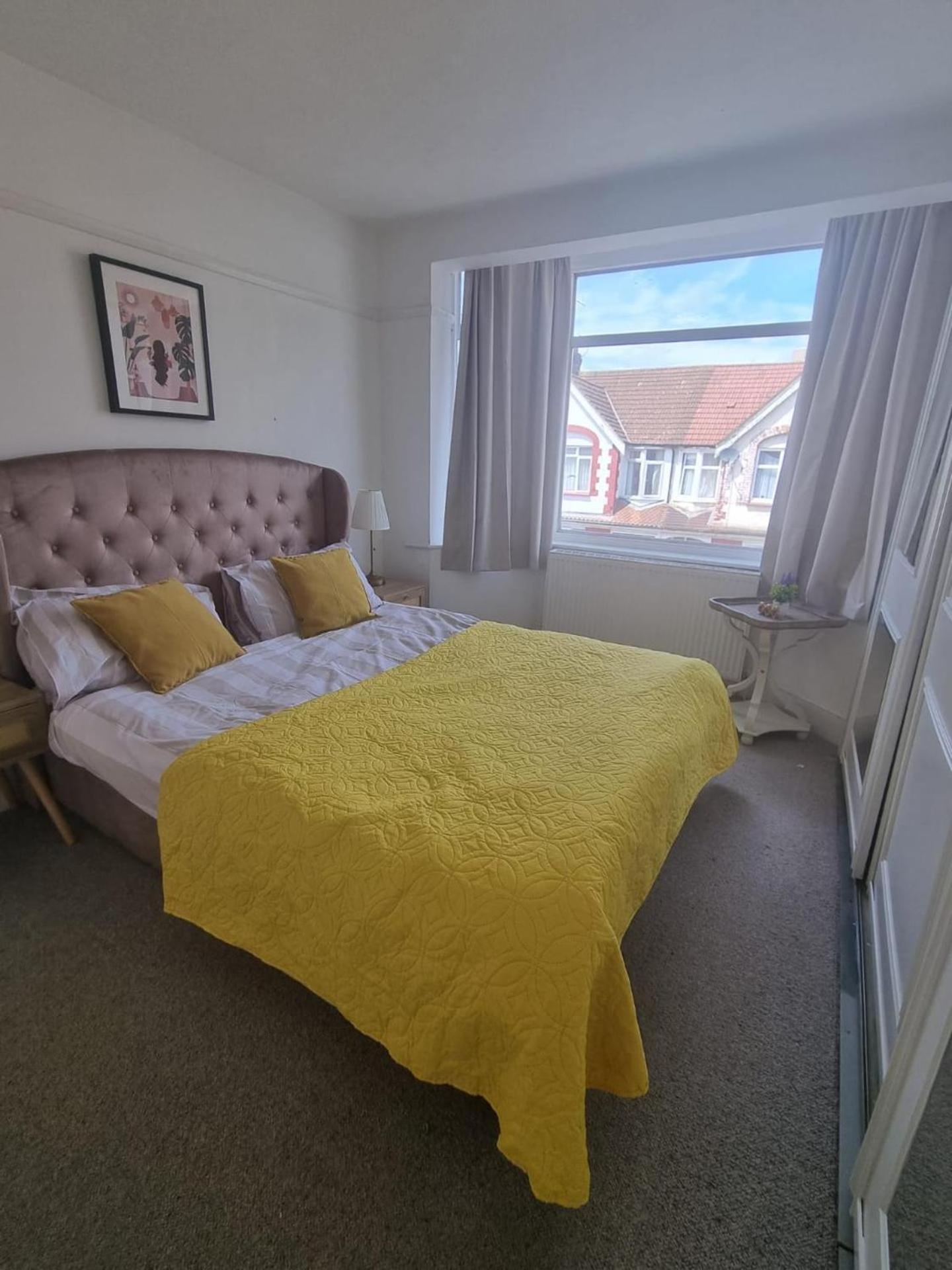 Large 4 Bed Terraced House * Londra